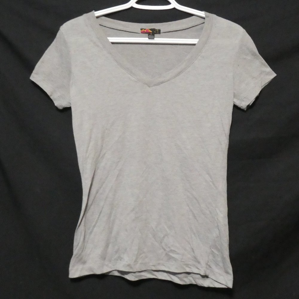 FOREVER 21 | small | Grey V-Neck Short Sleeve Tee / T-Shirt | GUC